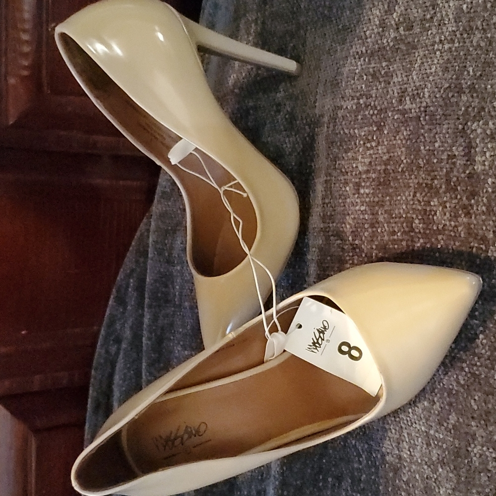 Mossimo nude pumps